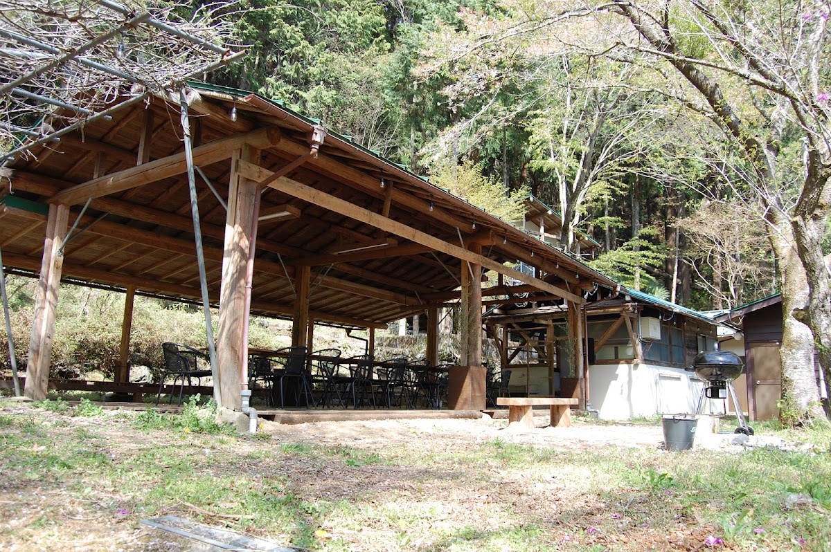 CHILL OUT BASE WEST TAMAの実際の写真